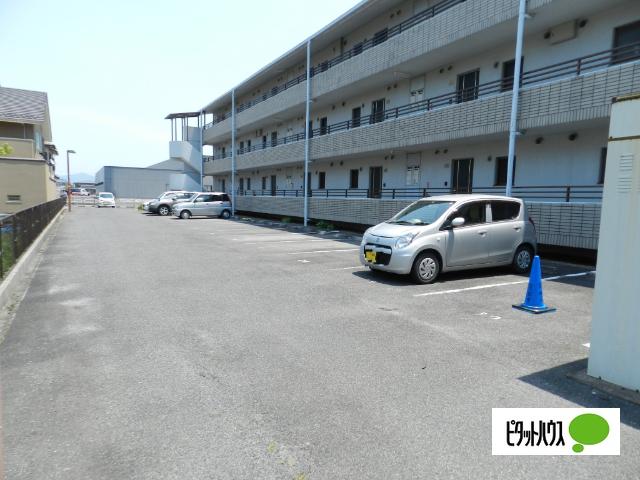 近江八幡市出町マンション 駐車場