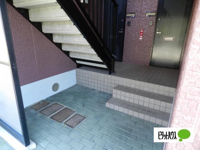 近江八幡市中村町アパート ロビー