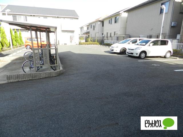 近江八幡市出町アパート 駐車場