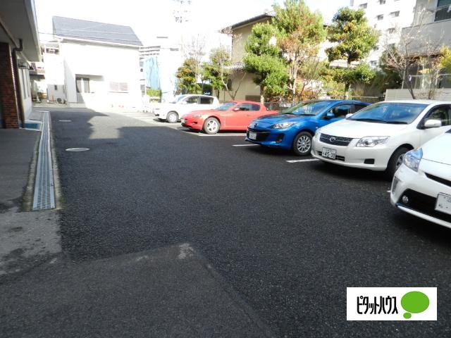 近江八幡市鷹飼町アパート 駐車場