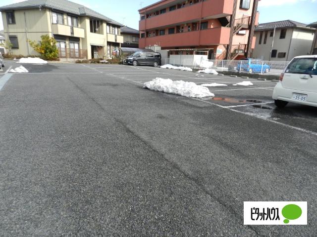 近江八幡市安土町小中アパート 駐車場
