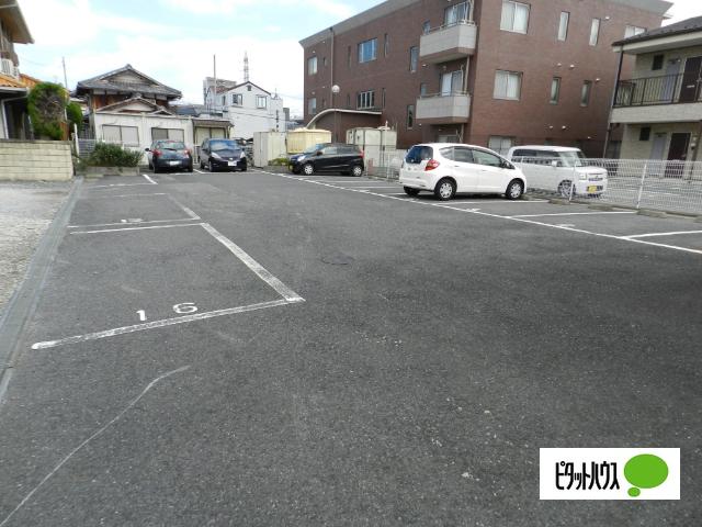 近江八幡市白鳥町マンション 駐車場