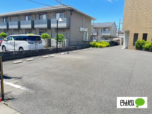 近江八幡市中村町マンション 駐車場