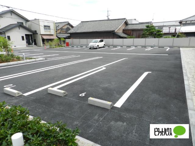 近江八幡市江頭町アパート 駐車場