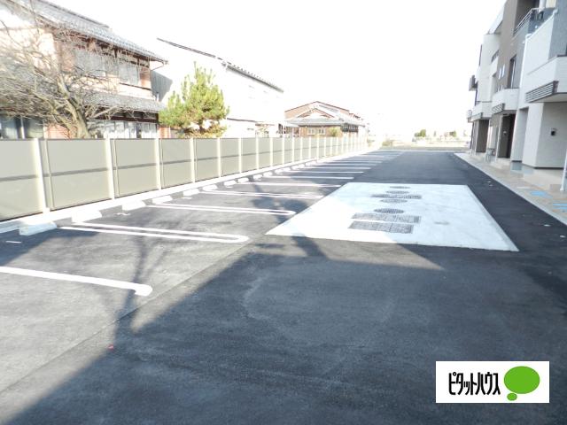 近江八幡市千僧供町アパート 駐車場