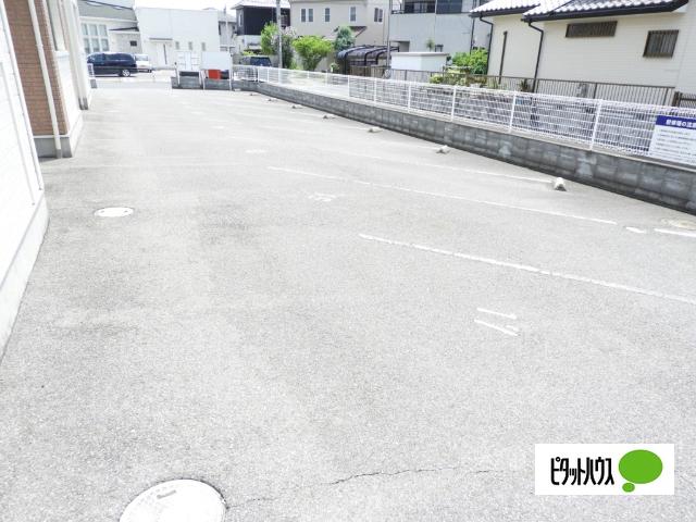 近江八幡市古川町アパート 駐車場