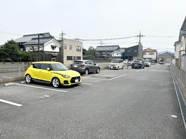 グレイスソシアキトロ（105） 駐車場