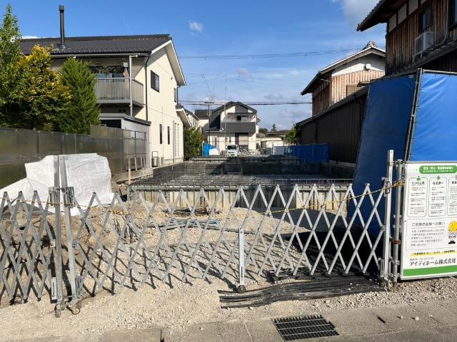 建築中