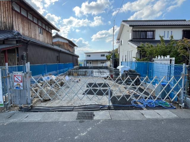 建築中