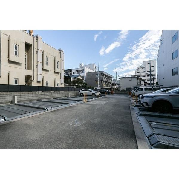 コンフォリア大宮（906） 駐車場
