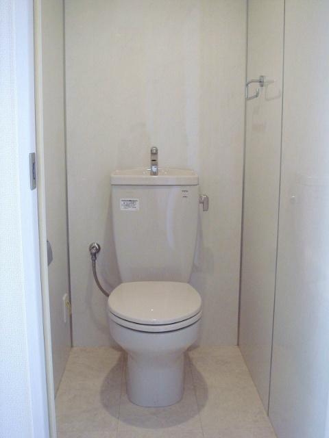 ロイヤルメドゥ北戸田（401） トイレ