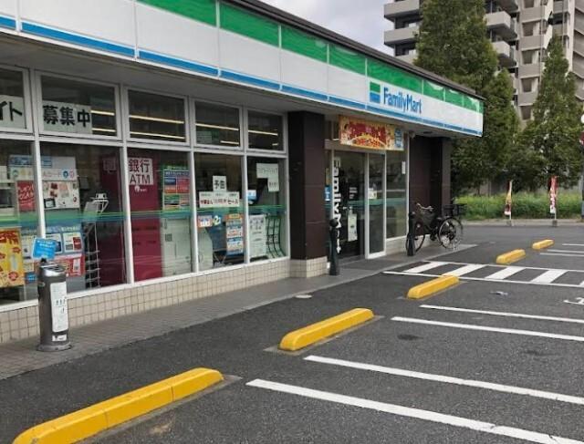 ファミリーマート浦和美園駅前店：642m