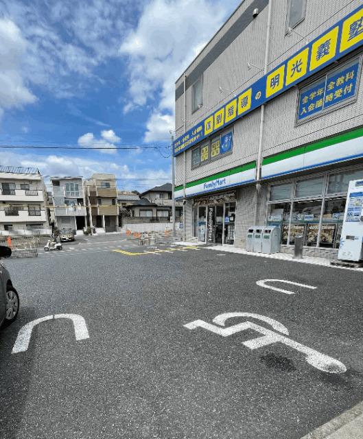 ファミリーマート太田窪二丁目店：413m