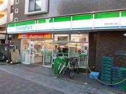 ファミリーマート浦和駅東口店：30m