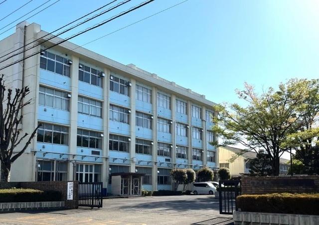 埼玉県立浦和工業高校：1262m