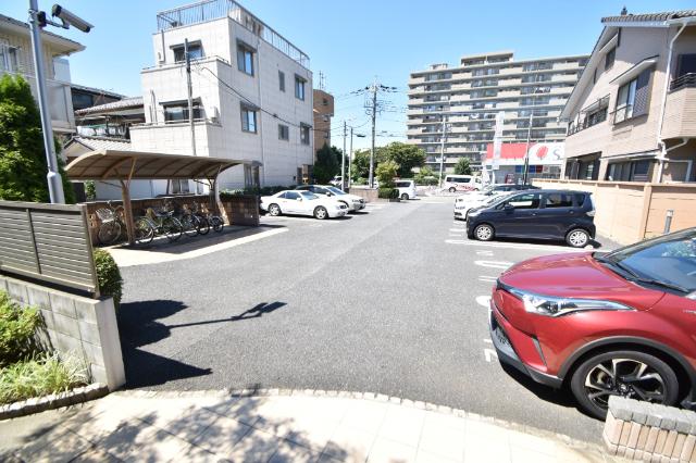 フォレストテラス大宮（106） 駐車場