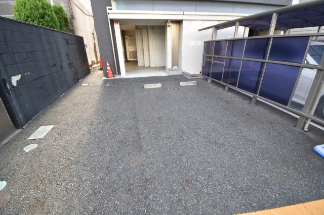 iZAMi（302） 駐車場