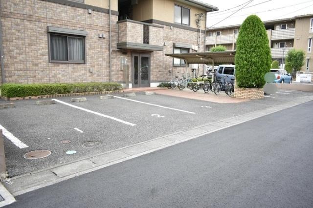 ウィスタリア　E（102） 駐車場