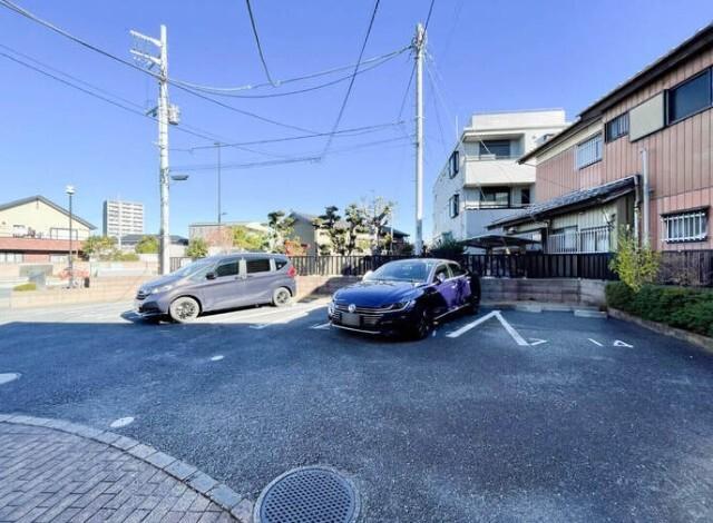 ウエストヒルズＢ（101） 駐車場