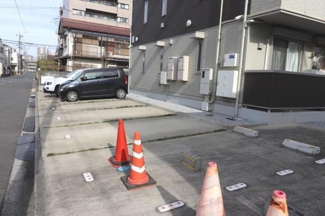 エミネンス武蔵浦和（302） 駐車場
