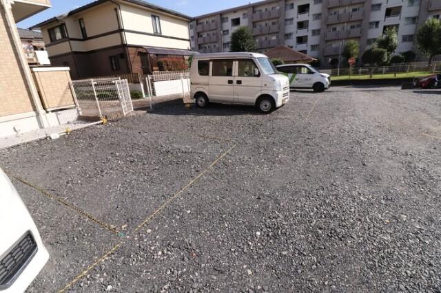 BRILLIANT　FLATS（302） 駐車場