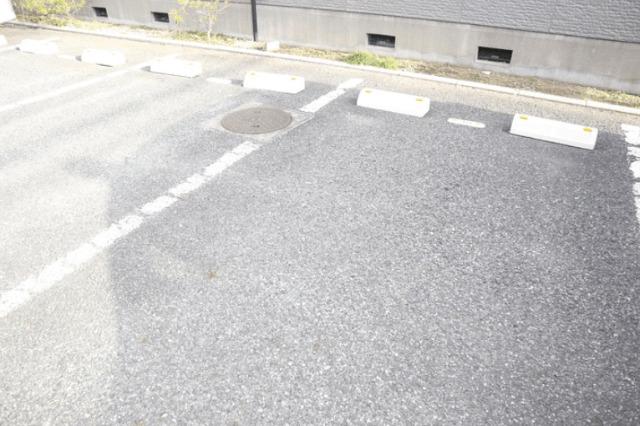 オイコス　参番館（102） 駐車場