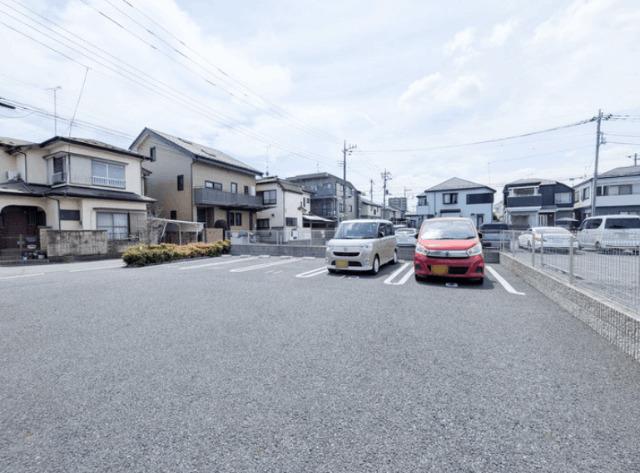 グランルミエール　B棟（102） 駐車場