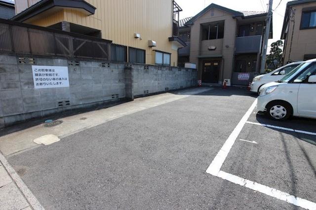 リリ参番館（103） 駐車場