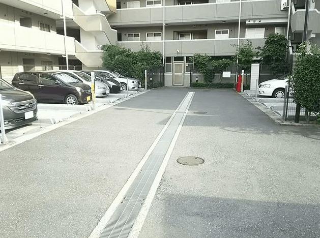 ベルメゾン浦和針ヶ谷 駐車場