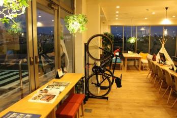 つくば市は土浦市と並んで自転車が盛んな街。当店ではサイクルスタンドを設置しています。