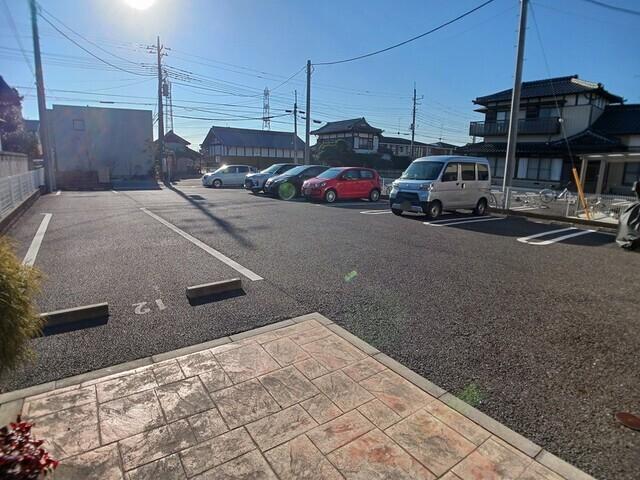 アルエット（204） 駐車場