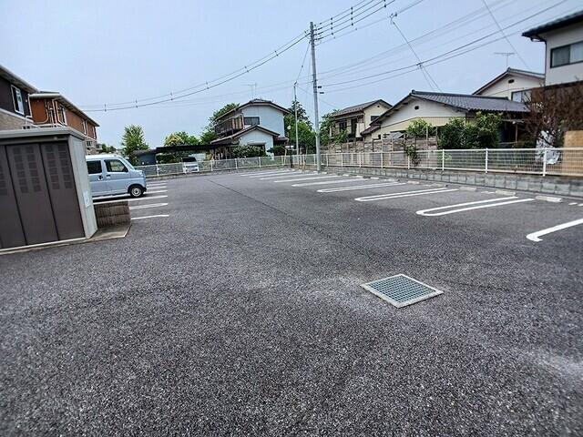 グロリア（102） 駐車場