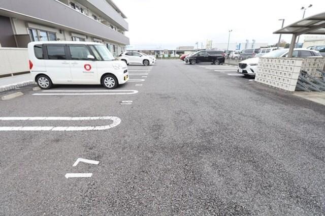 カーサ　フェリーチェ（103） 駐車場