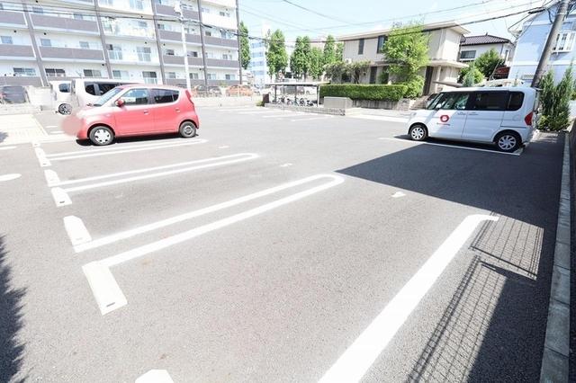 プリムヴェール二の宮（301） 駐車場