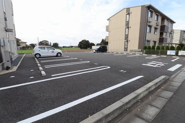 ヴィルヌーブみどりの（301） 駐車場
