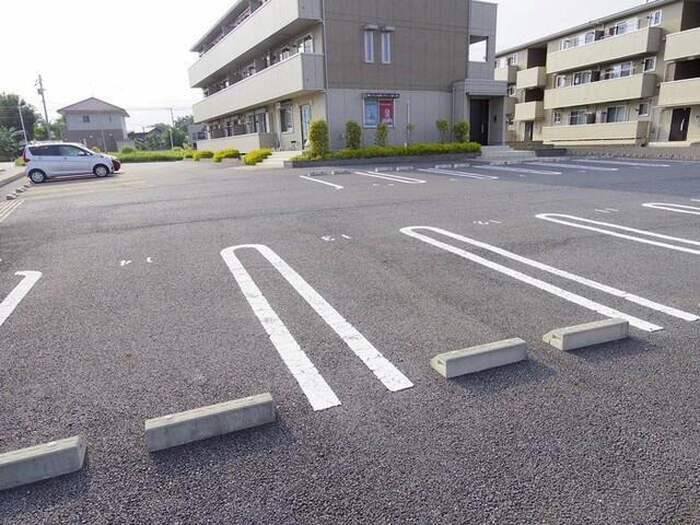 マルシェみどりのⅡ（203） 駐車場