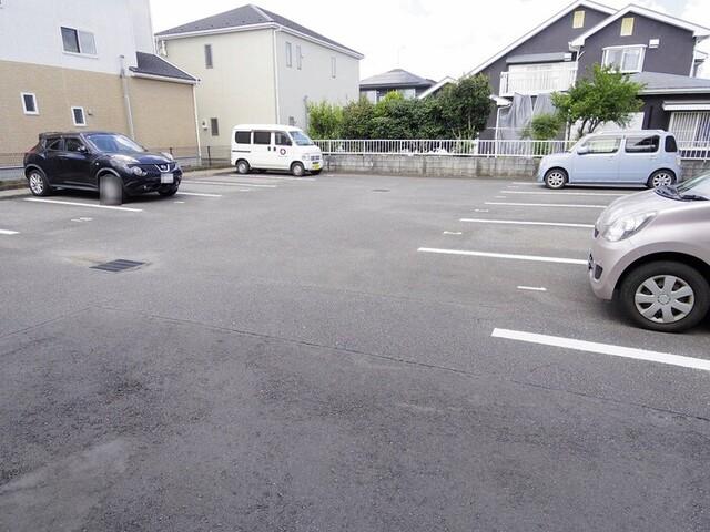 グランドゥール（102） 駐車場
