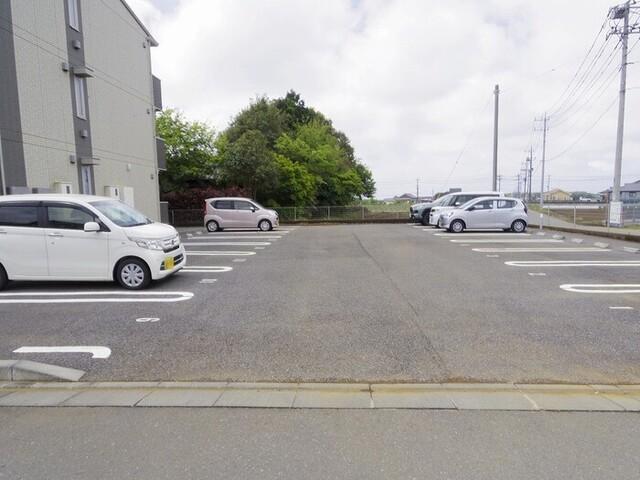 ラヴィーヌみどりの（102） 駐車場