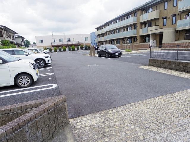 グランドゥール二の宮（208） 駐車場