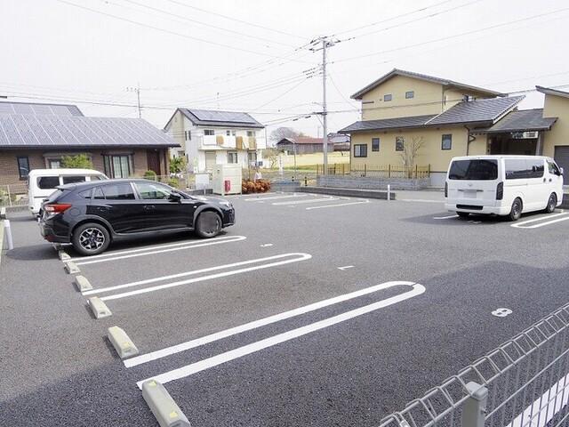 ワレアハレ（202） 駐車場
