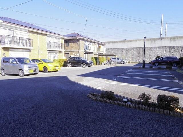 リビングタウンみどりの（L101） 駐車場