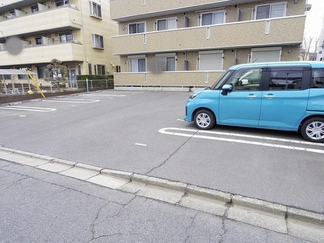 ベルフィーユ吾妻（203） 駐車場