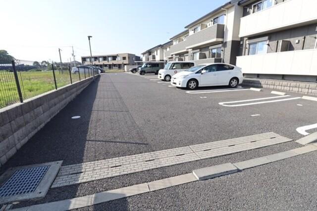 マンテネール　B（103） 駐車場
