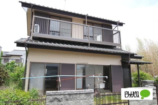 和のテイストが感じられる落ち着いた雰囲気の外観