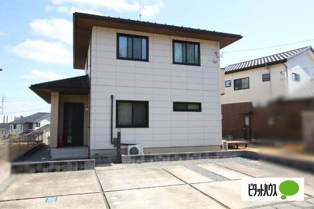 駐車場は来客時にも心強い並列４台駐車可能なスペース♪