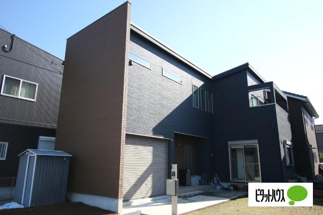 １階の倉庫はアウトドア用品の収納にも重宝します♪