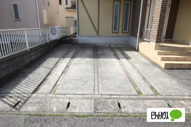 駐車場並列２台分可能です