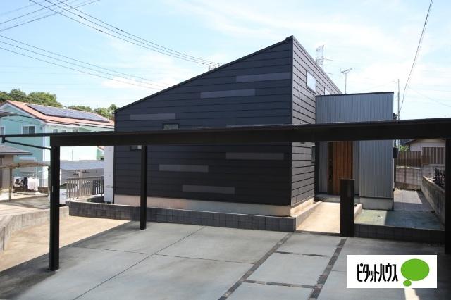 モダンなシルエットを醸し出す片流れ屋根のすまい