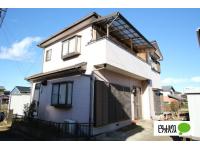 西側の出窓がアクセントの外観