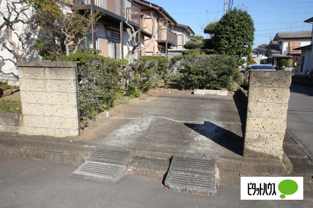 玄関近くに位置する駐車場